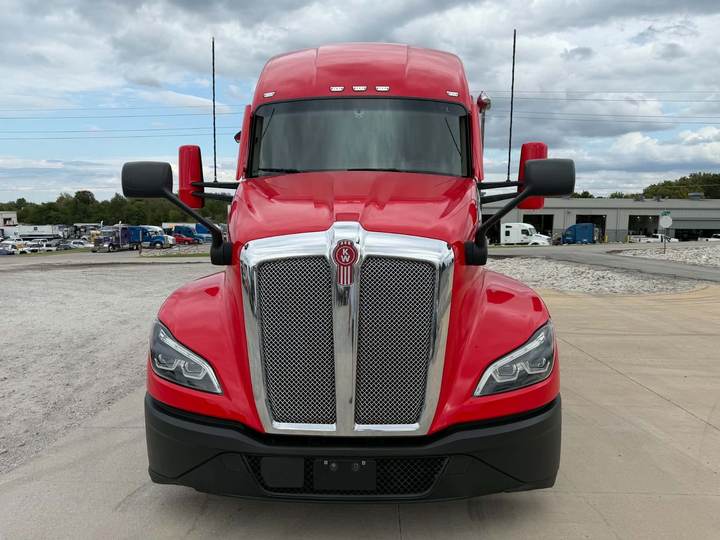 2023 Kenworth T680 76" Raised Roof Sleeper, exterior photo 5