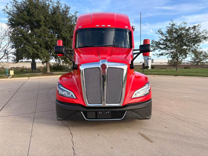 2023 Kenworth T680 76" Raised Roof Sleeper, exterior photo 2