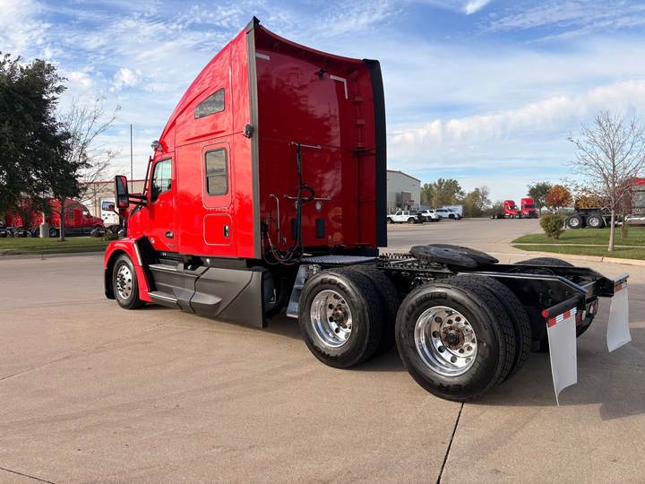 2023 Kenworth T680 76" Raised Roof Sleeper, exterior photo 5