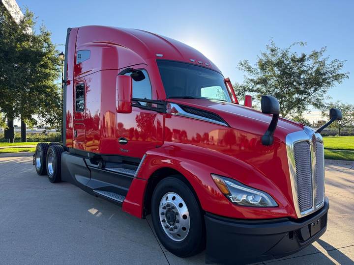 2023 Kenworth T680 76" Raised Roof Sleeper, exterior photo 1