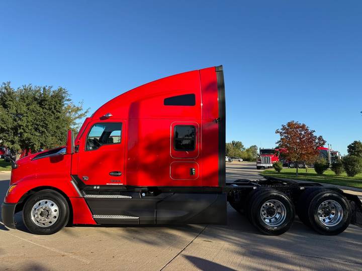 2023 Kenworth T680 76" Raised Roof Sleeper, exterior photo 6
