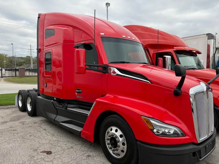 2023 Kenworth T680 76" Raised Roof Sleeper, exterior photo 1