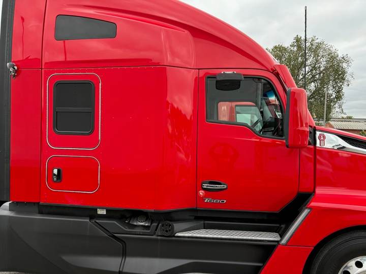 2023 Kenworth T680 76" Raised Roof Sleeper, exterior photo 2