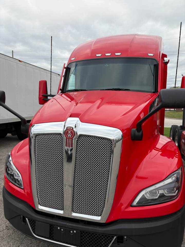2023 Kenworth T680 76" Raised Roof Sleeper, exterior photo 6