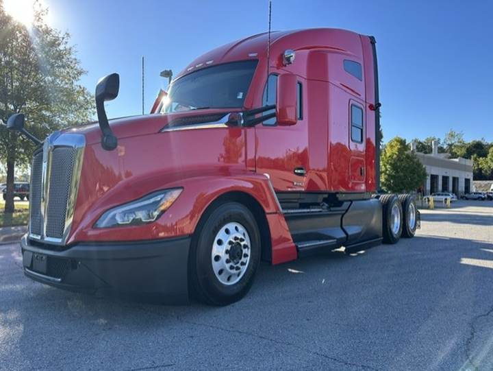 2023 Kenworth T680 76" Raised Roof Sleeper, exterior photo 2