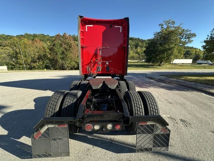 2023 Kenworth T680 76" Raised Roof Sleeper, exterior photo 3