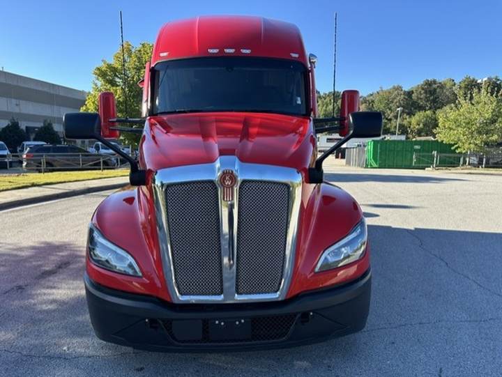 2023 Kenworth T680 76" Raised Roof Sleeper, exterior photo 4