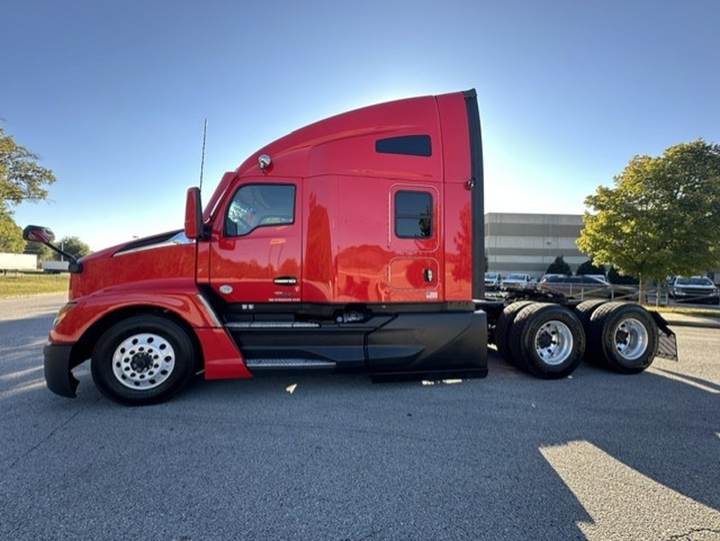 2023 Kenworth T680 76" Raised Roof Sleeper, exterior photo 5