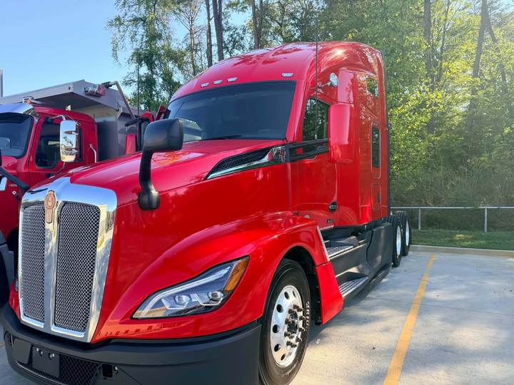 2023 Kenworth T680 76" Raised Roof Sleeper, exterior photo 2