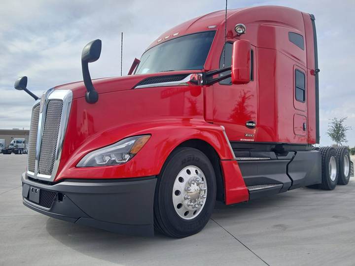2023 Kenworth T680 76" Raised Roof Sleeper, exterior photo 2