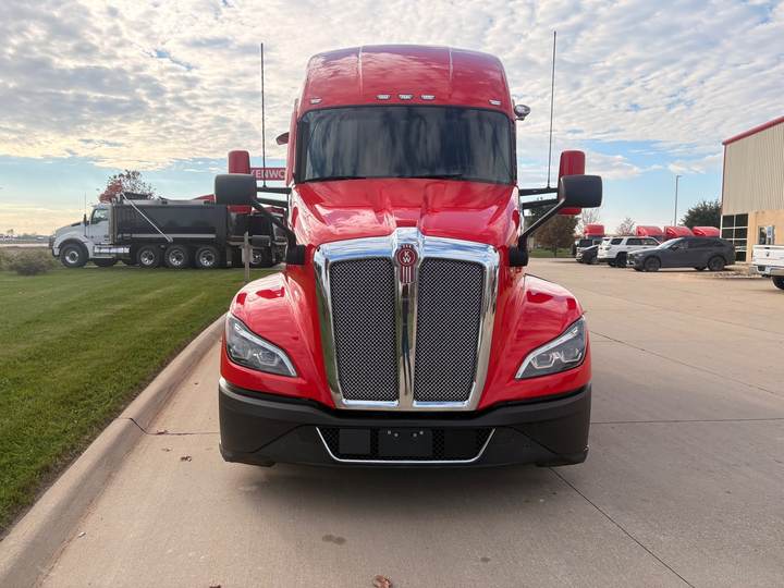 2023 Kenworth T680 76" Raised Roof Sleeper, exterior photo 2