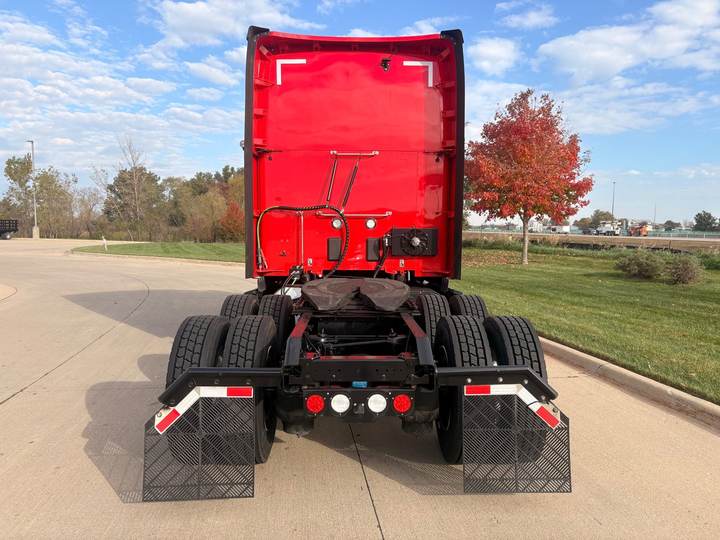 2023 Kenworth T680 76" Raised Roof Sleeper, exterior photo 6