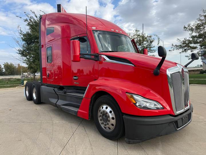 2023 Kenworth T680 76" Raised Roof Sleeper, exterior photo 1