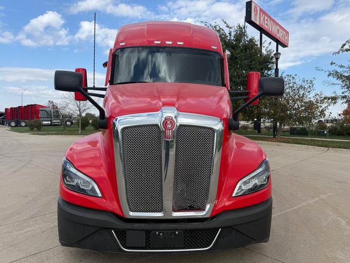 2023 Kenworth T680 76" Raised Roof Sleeper, exterior photo 3