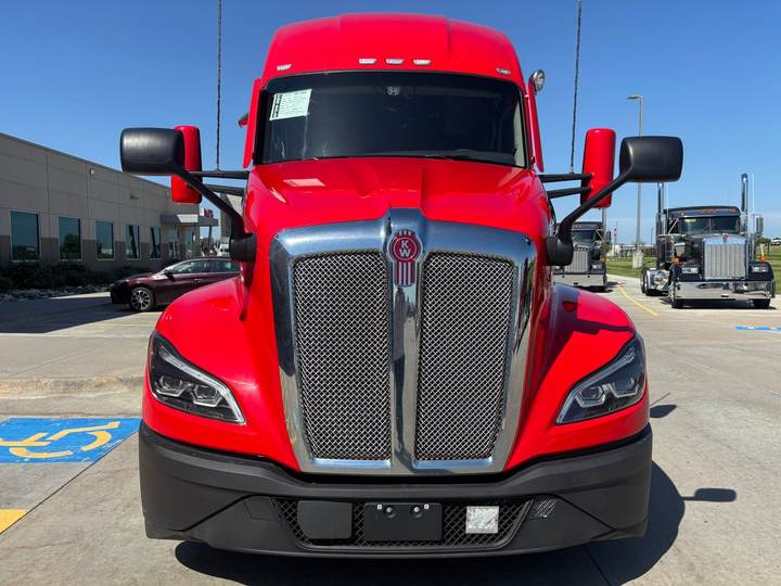 2023 Kenworth T680 76" Raised Roof Sleeper, exterior photo 4