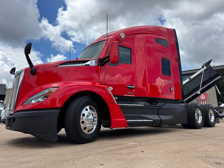 2023 Kenworth T680 76" Raised Roof Sleeper, exterior photo 2