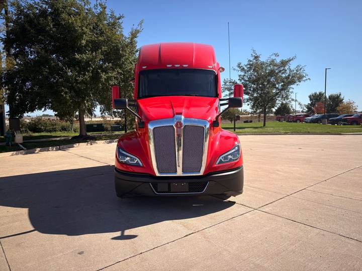 2023 Kenworth T680 76" Raised Roof Sleeper, exterior photo 2