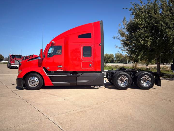 2023 Kenworth T680 76" Raised Roof Sleeper, exterior photo 4