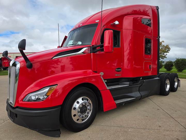 2023 Kenworth T680 76" Raised Roof Sleeper, exterior photo 2