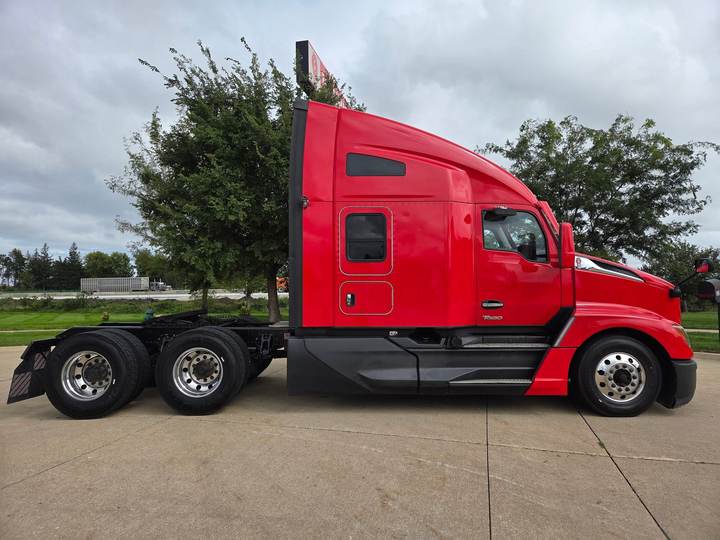 2023 Kenworth T680 76" Raised Roof Sleeper, exterior photo 4