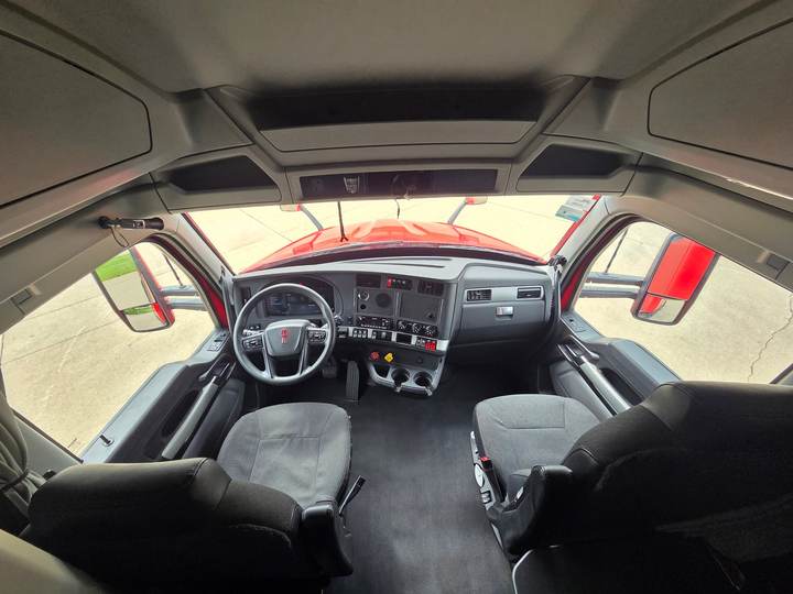 2023 Kenworth T680 76" Raised Roof Sleeper, interior photo 7