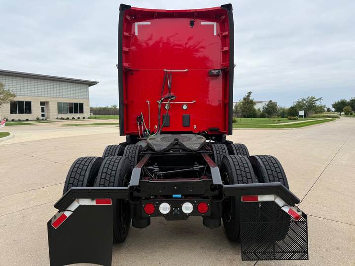 2023 Kenworth T680 76" Raised Roof Sleeper, exterior photo 3