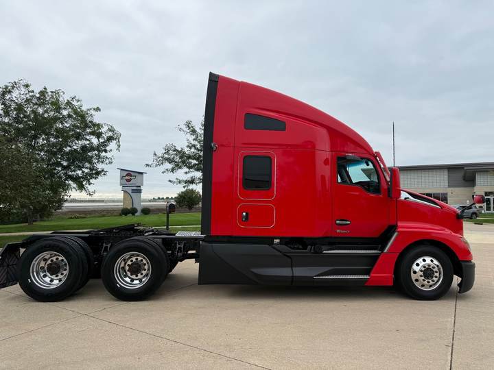 2023 Kenworth T680 76" Raised Roof Sleeper, exterior photo 5