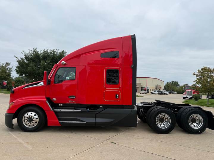 2023 Kenworth T680 76" Raised Roof Sleeper, exterior photo 6