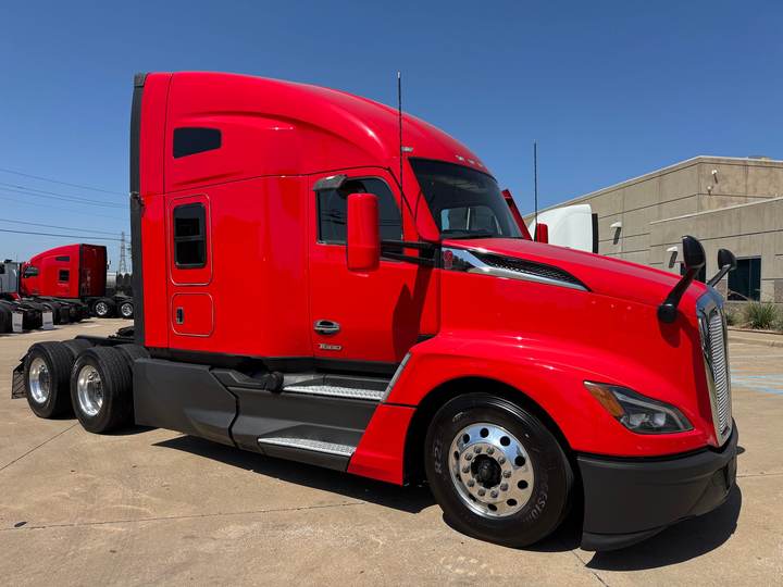 2023 Kenworth T680 76" Raised Roof Sleeper, exterior photo 1