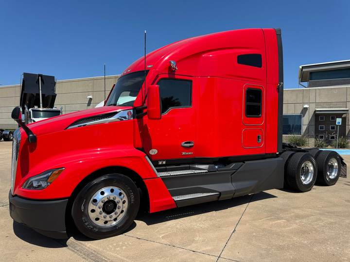 2023 Kenworth T680 76" Raised Roof Sleeper, exterior photo 2