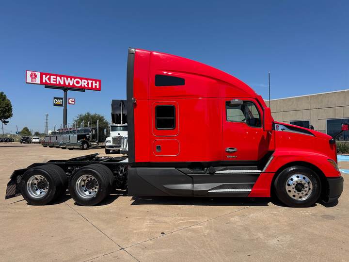 2023 Kenworth T680 76" Raised Roof Sleeper, exterior photo 5