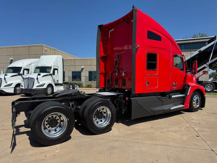 2023 Kenworth T680 76" Raised Roof Sleeper, exterior photo 6