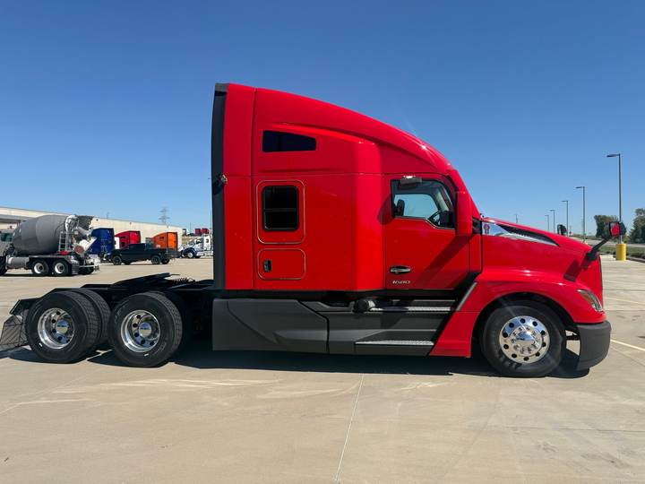 2023 Kenworth T680 76" Raised Roof Sleeper, exterior photo 2