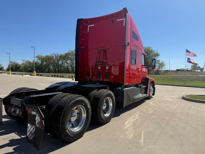 2023 Kenworth T680 76" Raised Roof Sleeper, exterior photo 3
