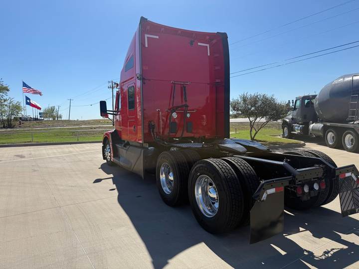 2023 Kenworth T680 76" Raised Roof Sleeper, exterior photo 4