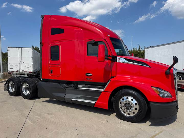 2023 Kenworth T680 76" Raised Roof Sleeper, exterior photo 1