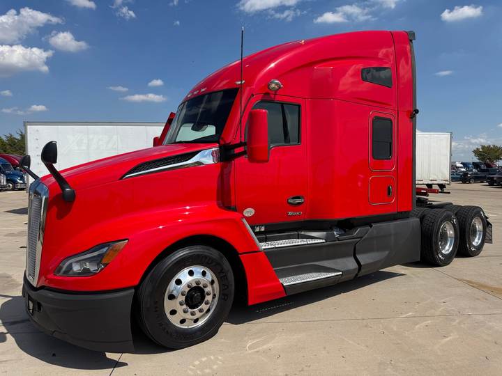 2023 Kenworth T680 76" Raised Roof Sleeper, exterior photo 2
