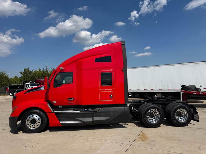 2023 Kenworth T680 76" Raised Roof Sleeper, exterior photo 5