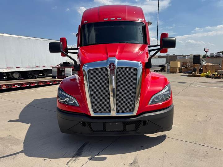 2023 Kenworth T680 76" Raised Roof Sleeper, exterior photo 7