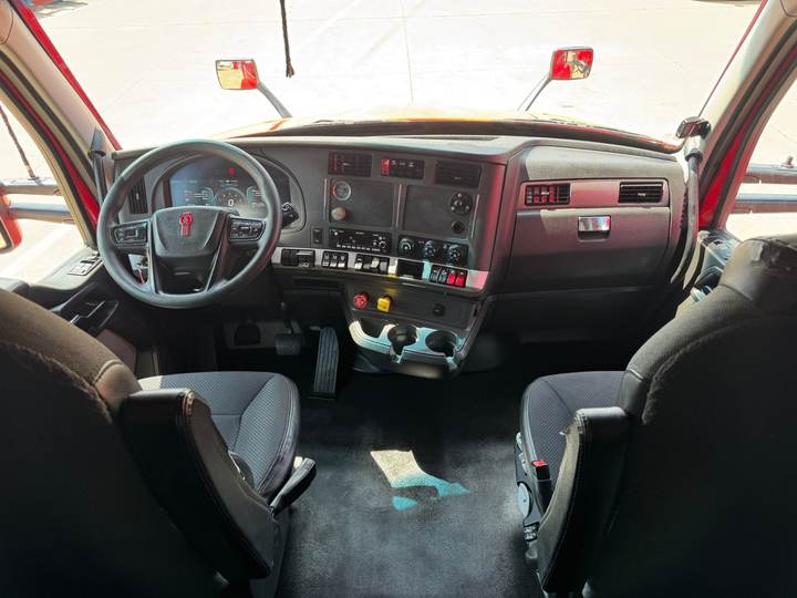 2023 Kenworth T680 76" Raised Roof Sleeper, interior photo 8