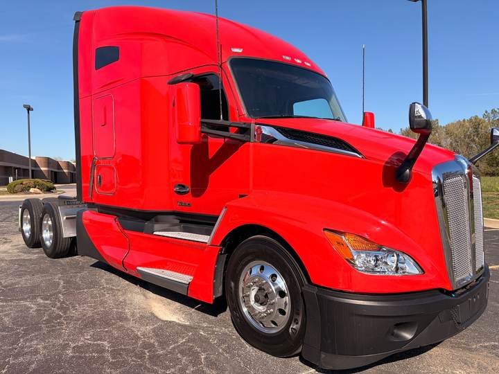 2023 Kenworth T680 76" Raised Roof Sleeper, exterior photo 1