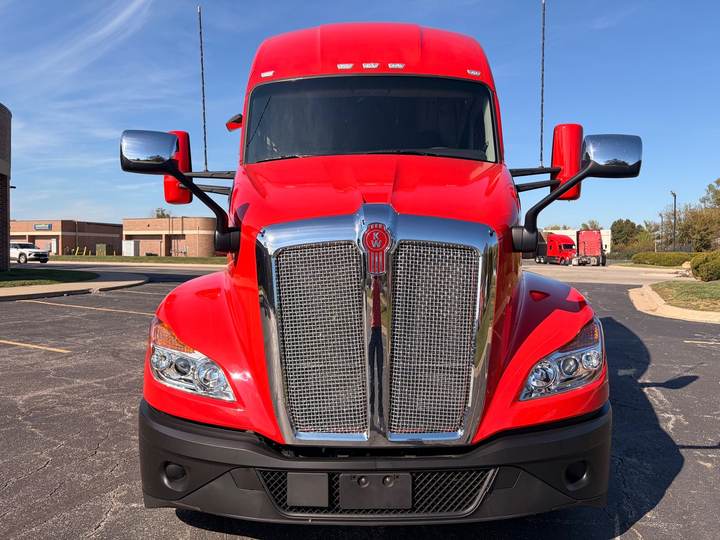 2023 Kenworth T680 76" Raised Roof Sleeper, exterior photo 2