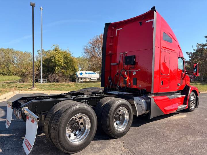 2023 Kenworth T680 76" Raised Roof Sleeper, exterior photo 4