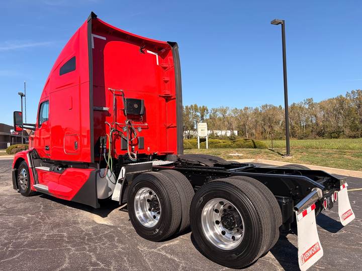2023 Kenworth T680 76" Raised Roof Sleeper, exterior photo 6