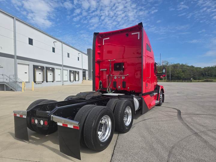 2023 Kenworth T680 76" Raised Roof Sleeper, exterior photo 3