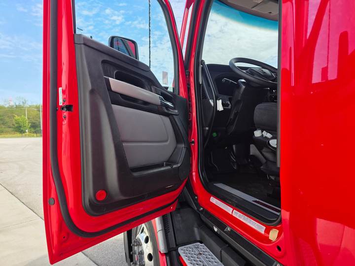 2023 Kenworth T680 76" Raised Roof Sleeper, interior photo 8