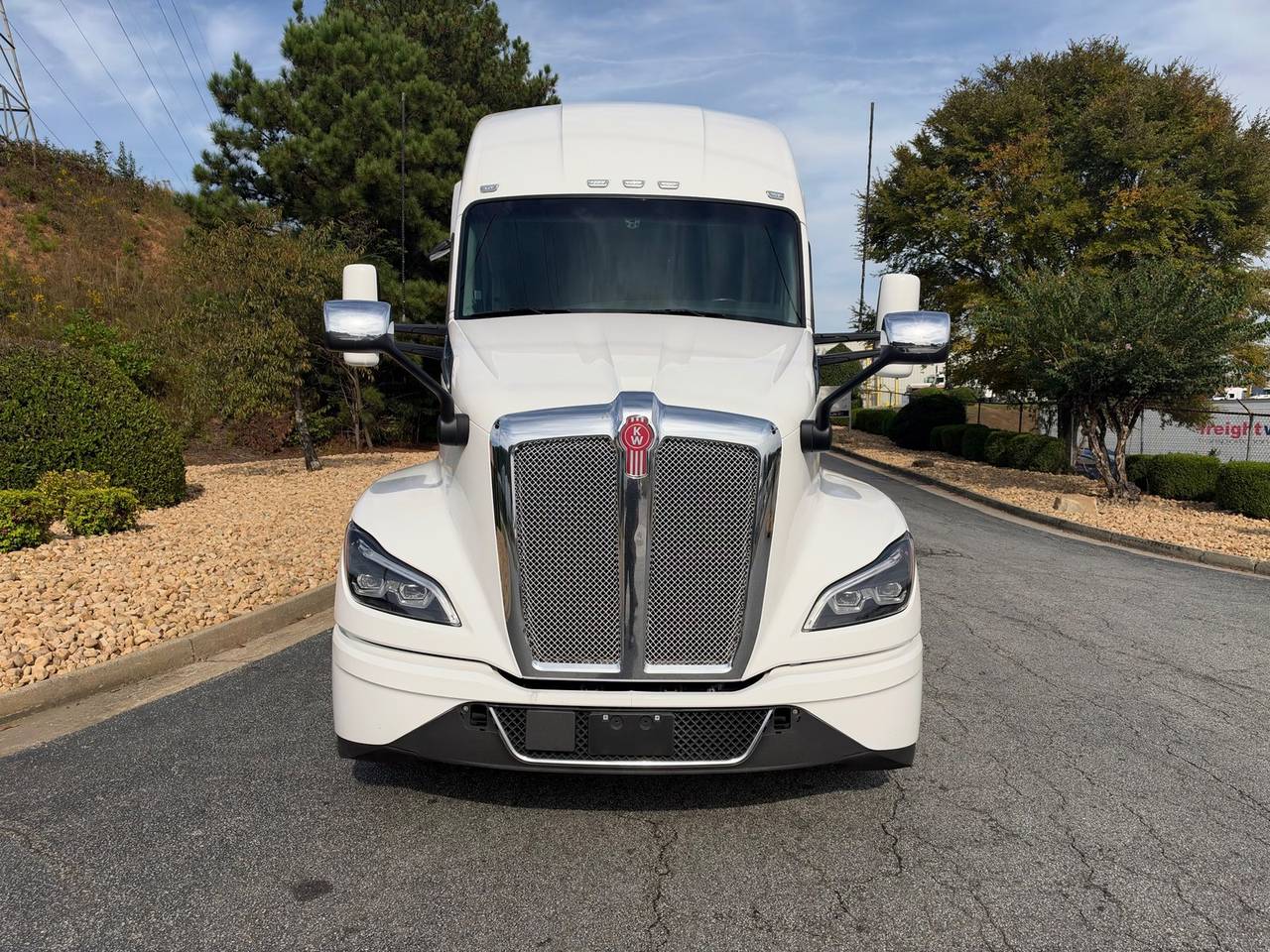 2023 Kenworth T680 76" Raised Roof Sleeper, exterior photo 3