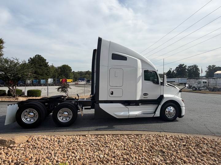 2023 Kenworth T680 76" Raised Roof Sleeper, exterior photo 4