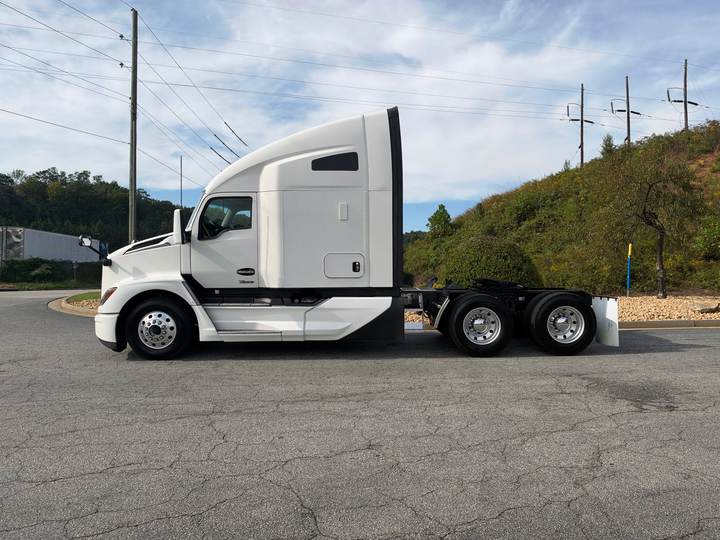 2023 Kenworth T680 76" Raised Roof Sleeper, exterior photo 6