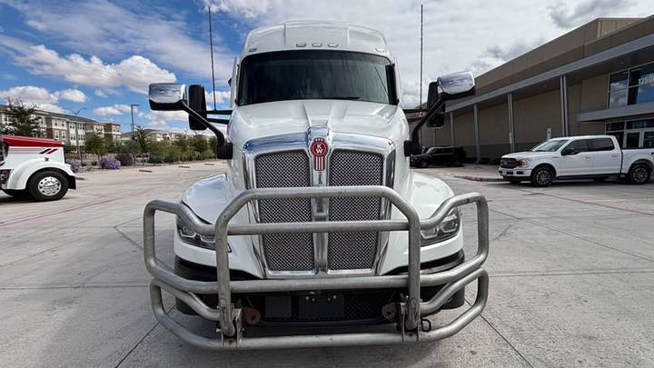 2023 Kenworth T680 76" Raised Roof Sleeper, exterior photo 3